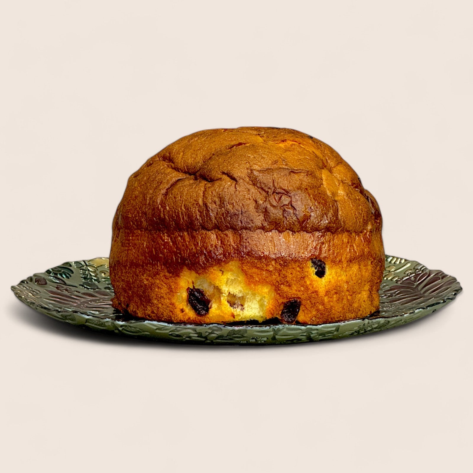 Pan Babà alle amarene, dolce lievitato inzuppato con liquore strega beneventana