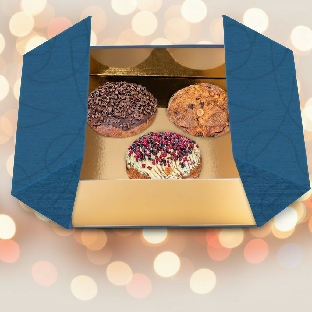 Tris di Delizie, scrigno regalo con selezione di tre panettoni gustosi.