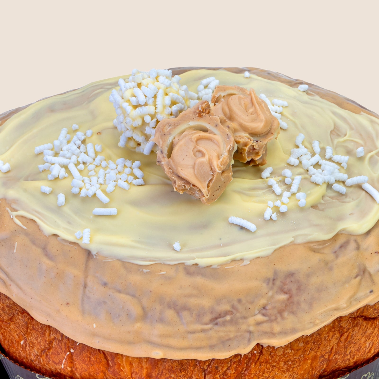 Colomba artigianale Nocciobianca, con vasetto di crema spalmabile artigianale nocciola e cioccolato bianco