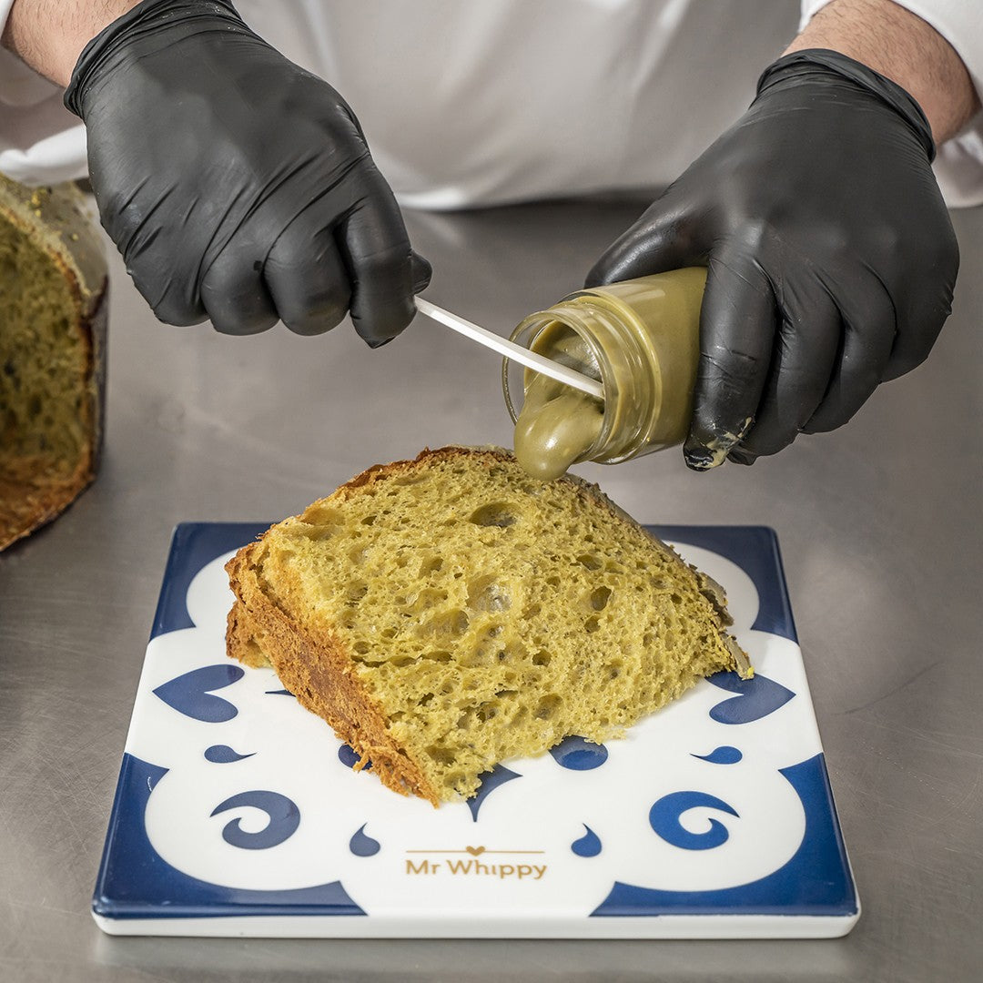 Panettone artigianale al Pistacchio di Sicilia, con vasetto di crema spalmabile al pistacchio