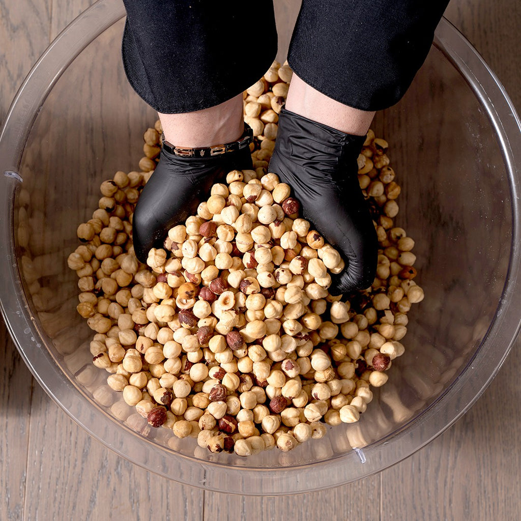 Colomba artigianale Nocciolatte, con vasetto di crema spalmabile artigianale Nocciola IGP del Piemonte