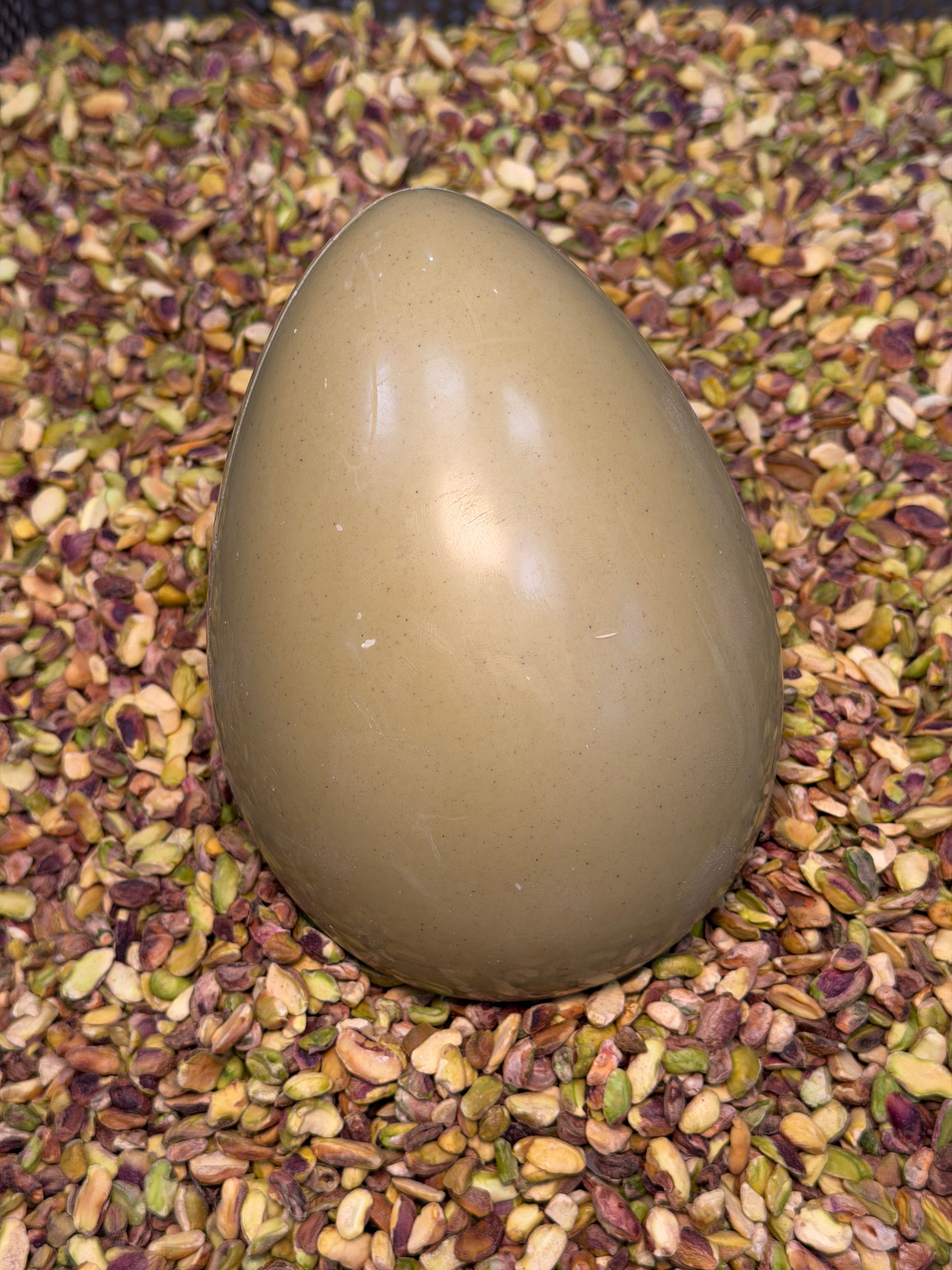 Uovo di Pasqua Smeraldo al Pistacchio, con golosa sorpresa